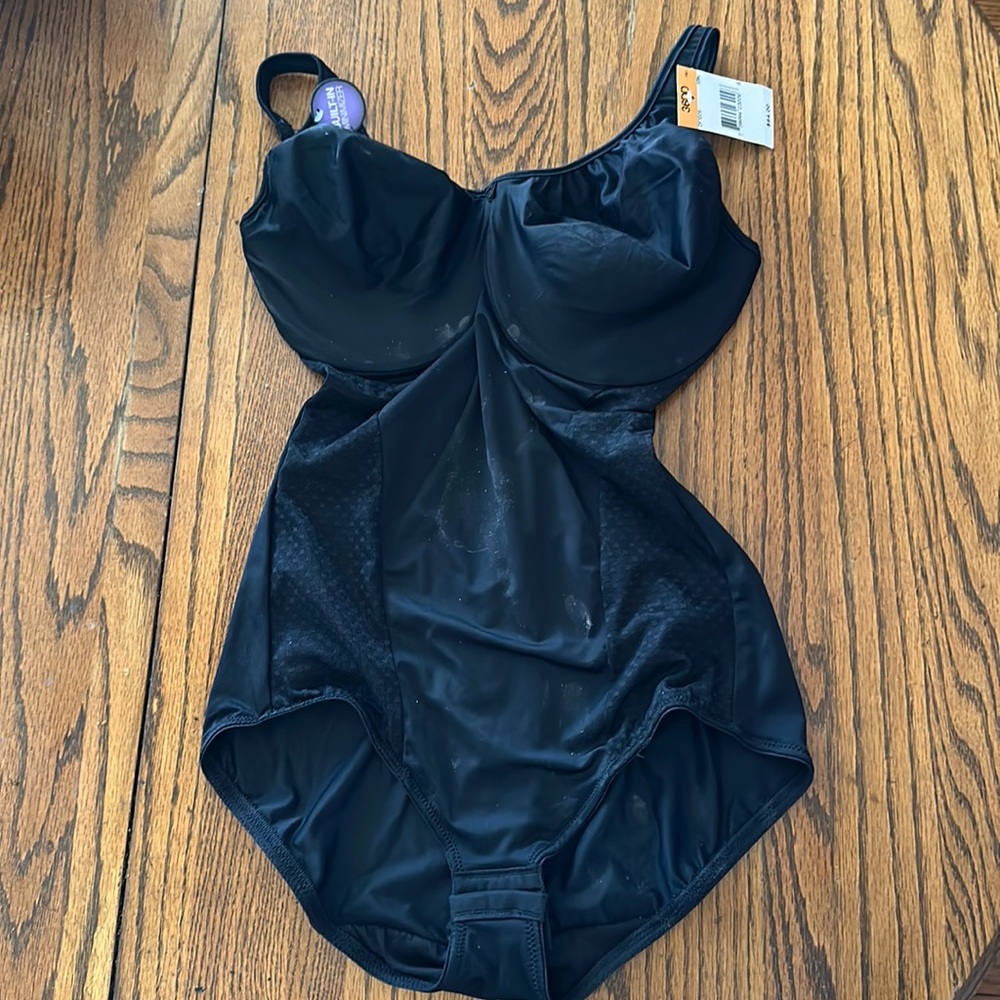 Bali nwt Shapewear firm control built in minimizer 36DD
